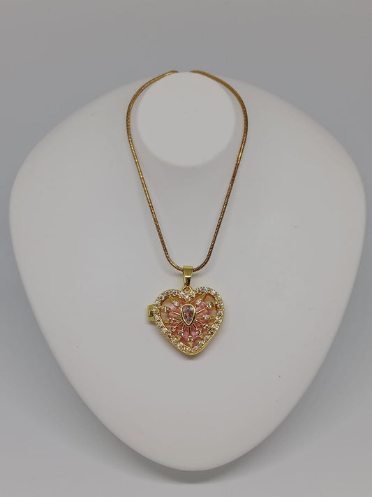 Aloura Luxe – Kapaklı Pembe Kalp Çelik Kolye