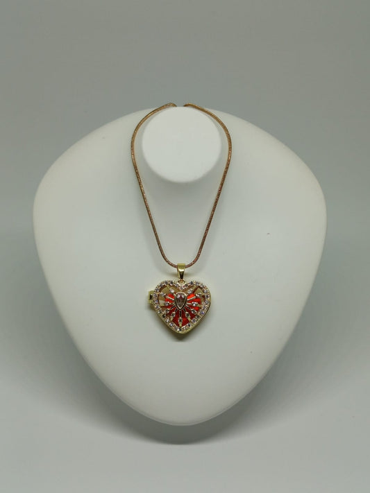 Aloura Luxe – Kapaklı Kırmızı Kalp Çelik Kolye