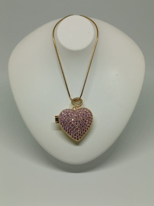 Aloura Luxe – Zirkon Taşlı Kapaklı Pembe Çelik Kolye