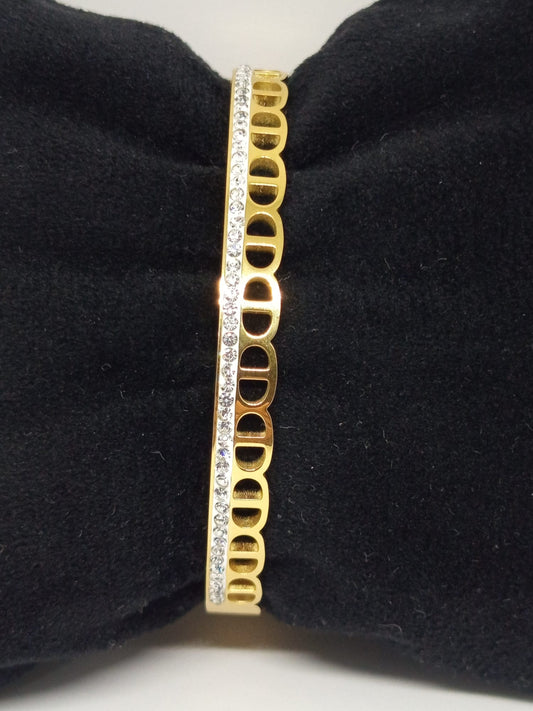 Aloura Luxe – Altın Renkli Taşlı Çelik Kelepçe