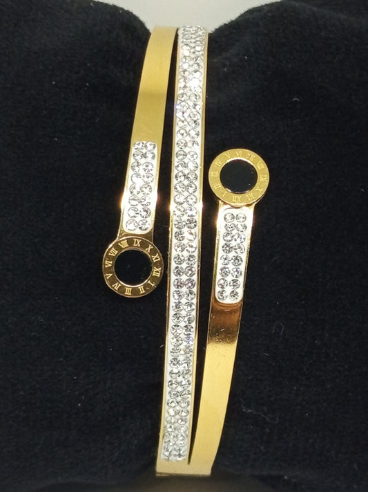 Aloura Luxe – Roma Rakamlı Taşlı Çelik Kelepçe Bileklik