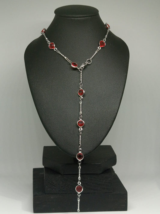 Aloura Luxe – Kırmızı Zirkon Taşlı Çelik Y Kolye