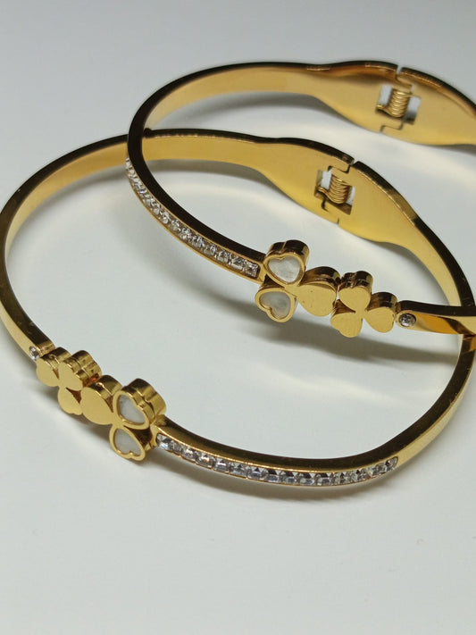 Zirkon Taşlı Kalp Motifli Kelepçe Bileklik